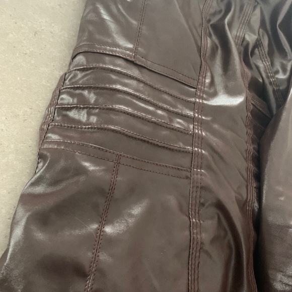 Leather jacket - Picture 3 of 3